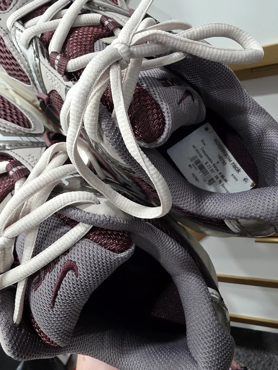 Nike Maroon and Silver Mesh Running Shoes Size 8 - Picture 2 of 5